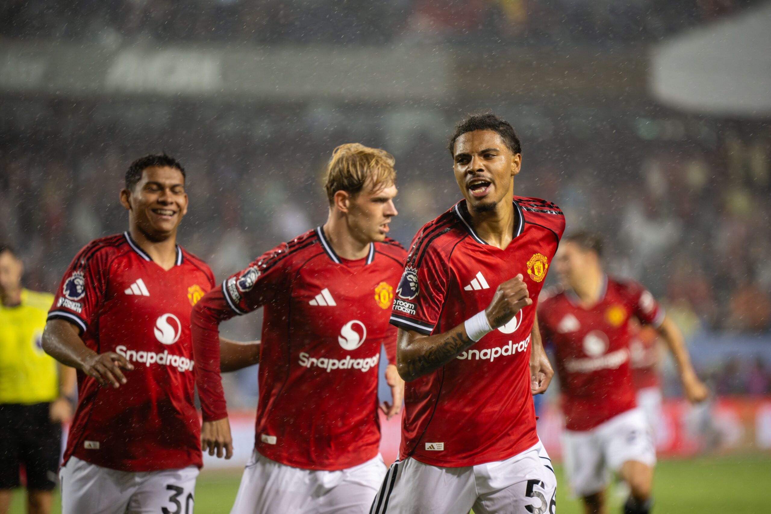 Diego Leon bị đồng đội tại MU troll vì pha kiến tạo "để đời"