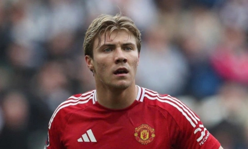 Mức giá gia tăng đáng lo ngại của thương vụ Rasmus Hojlund