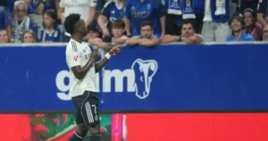 Vinicius lại gây tranh cãi