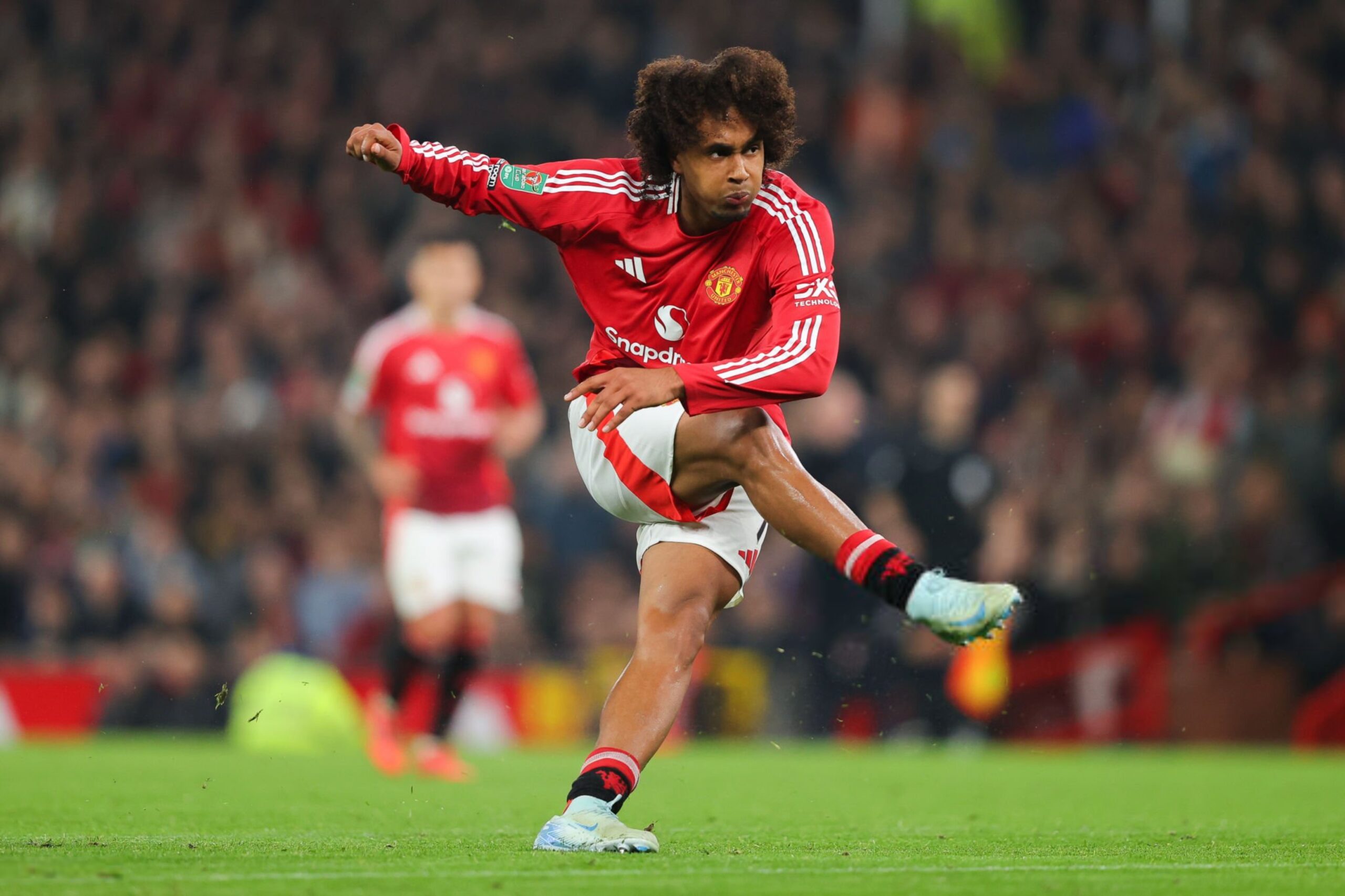 Zirkzee thất vọng vì không được trọng dụng