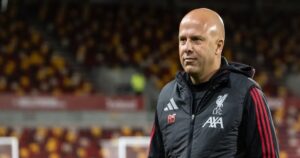 Fabizio Romano xác nhận Arne Slot không bị sa thải sau thất trước MC