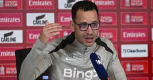 Áp lực lớn lên vai HLV Liam Rosenior